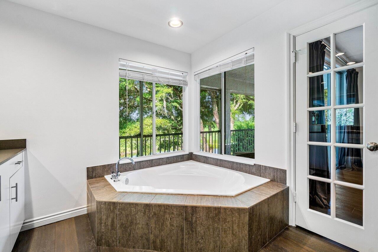 First Fairway Residence photo 17