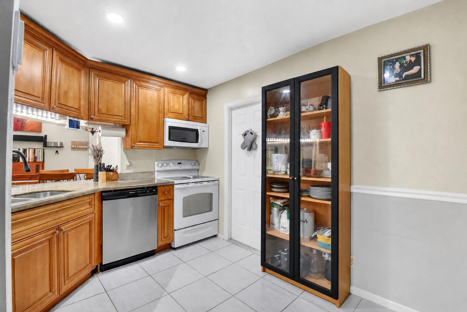Unit 104 photo 11
