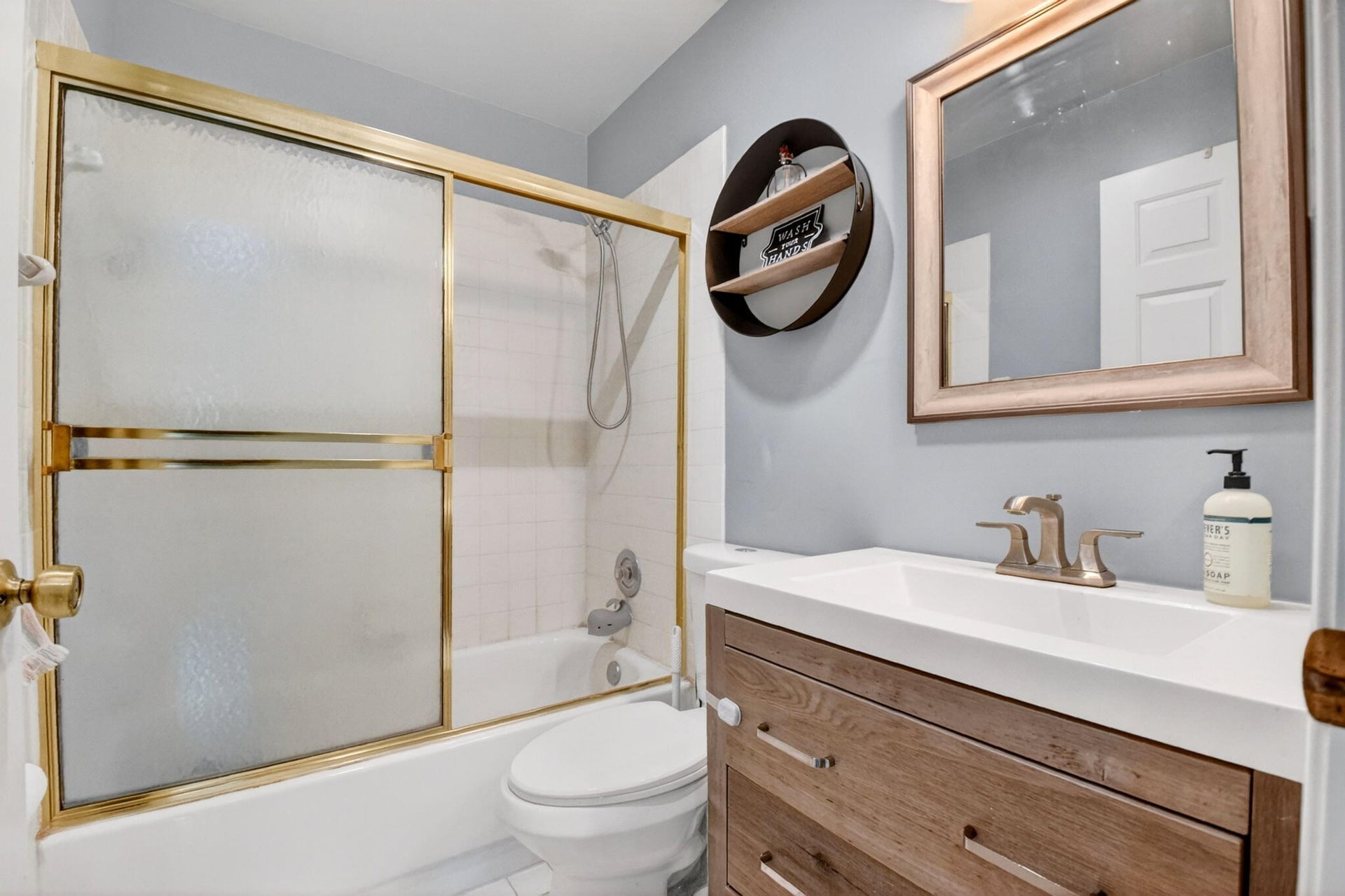 Unit 104 photo 14