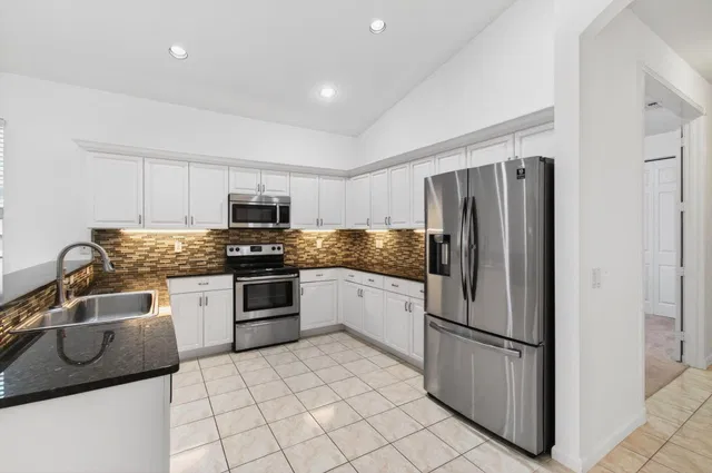 Residence photo 15