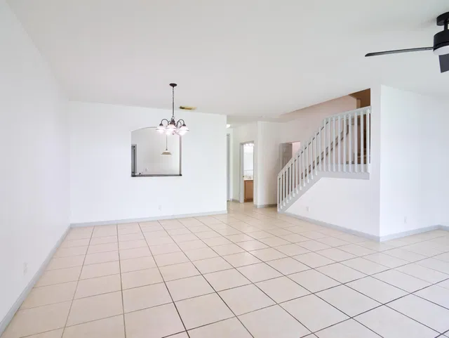 Residence photo 3