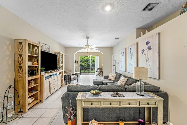 Residence photo 12