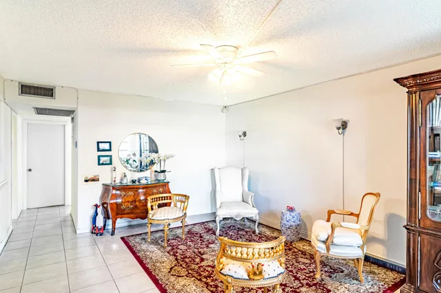 Residence photo 2