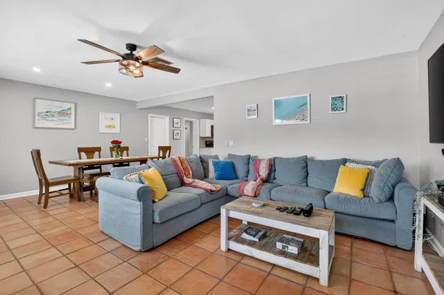 Residence photo 3