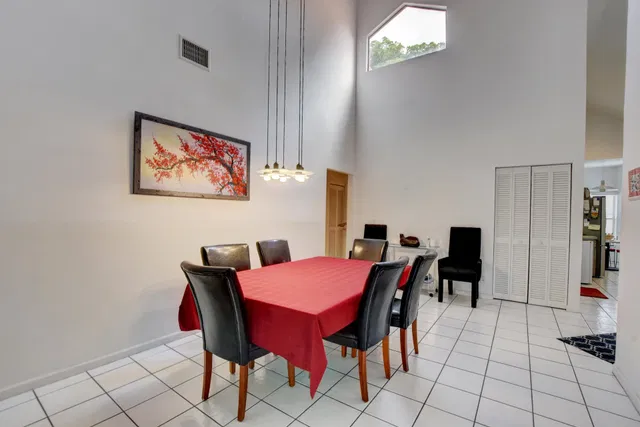 Residence photo 17