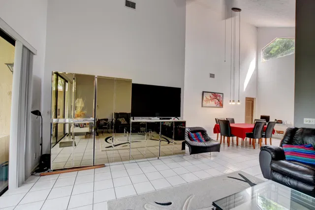 Residence photo 22
