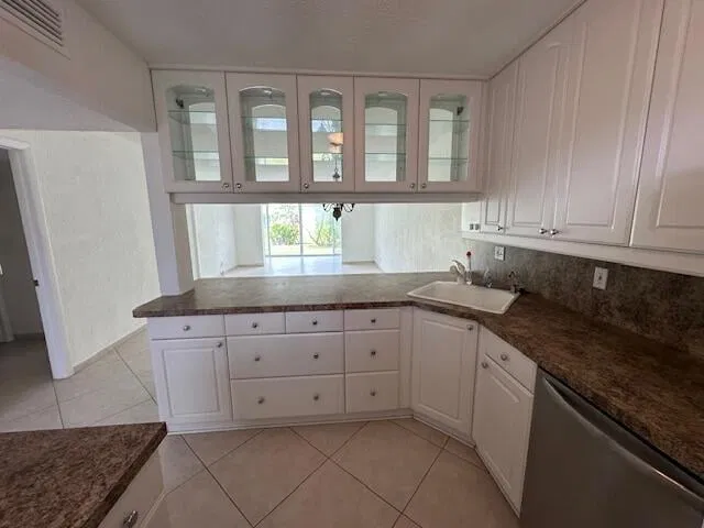 Unit 107 photo 5