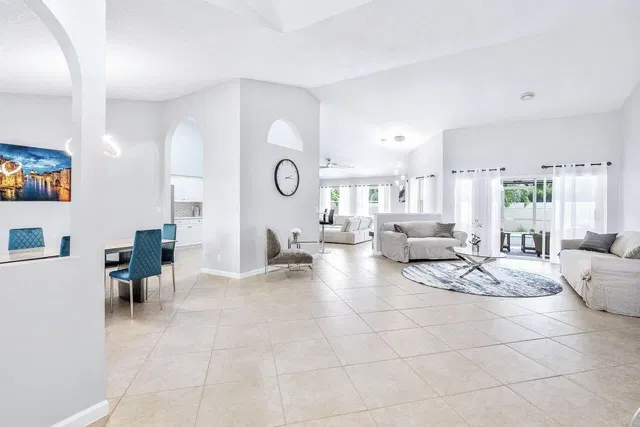 Residence photo 8