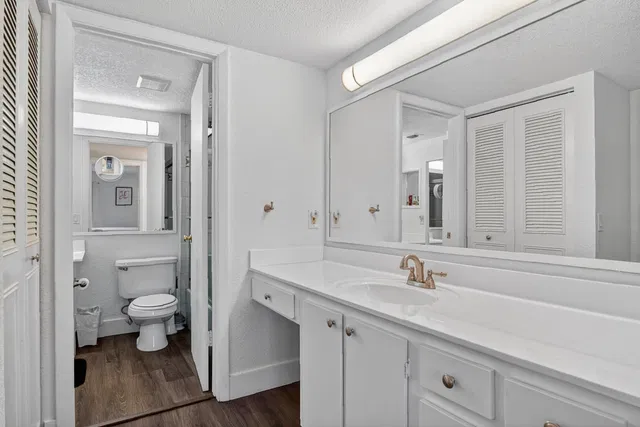 Unit B-2 photo 17