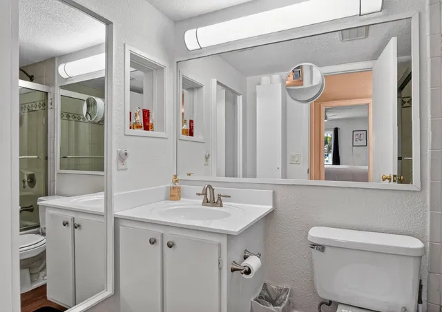 Unit B-2 photo 18