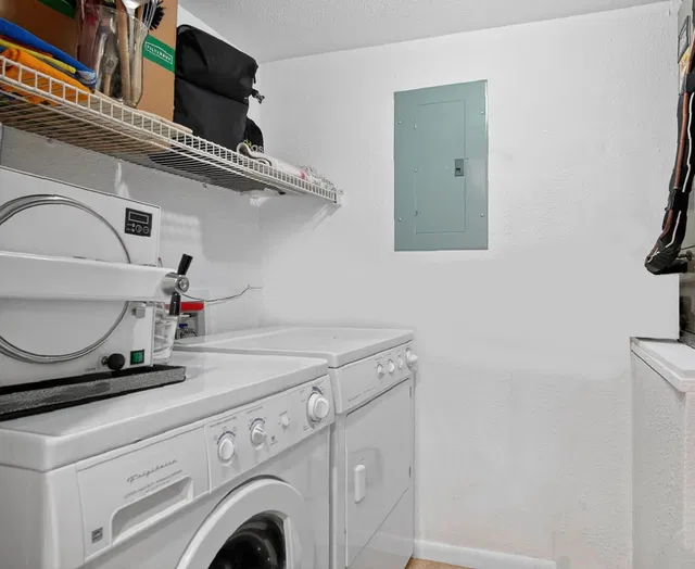 Unit B-2 photo 21