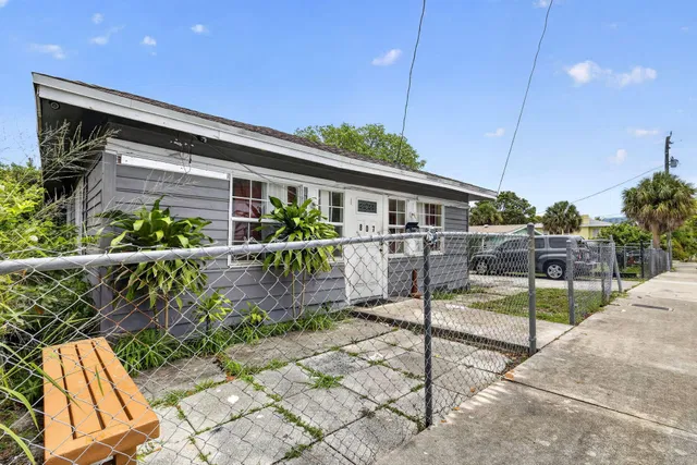 Residence photo 2