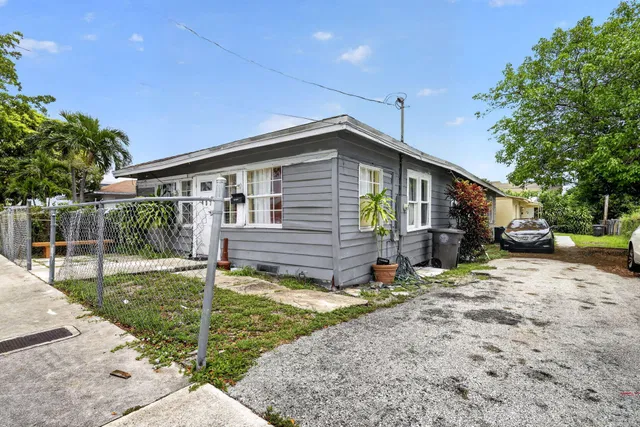 Residence photo 3