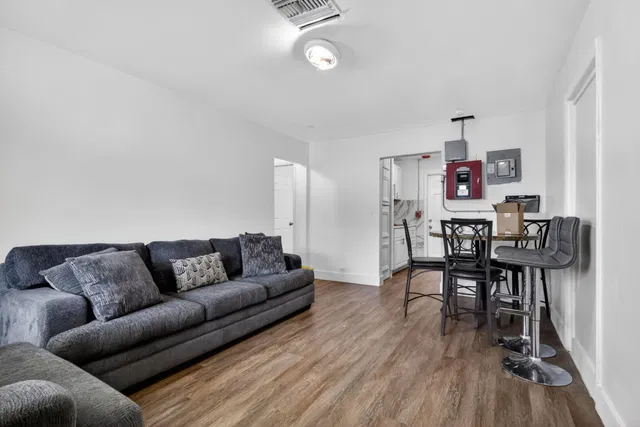 Residence photo 17
