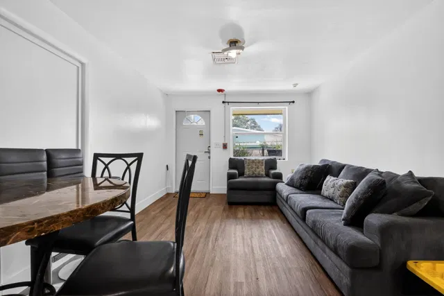 Residence photo 19