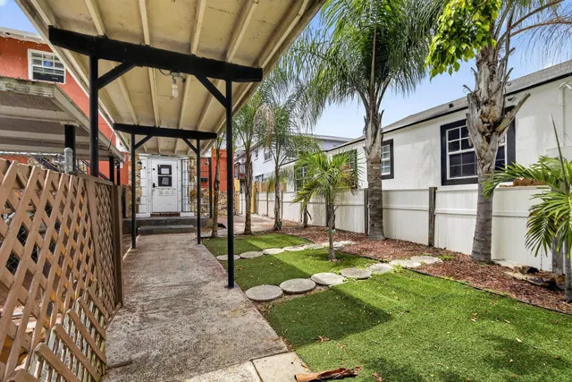 Residence photo 2