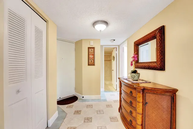 Unit 9202 photo 3