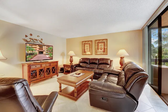 Unit 9202 photo 6