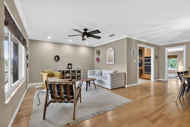  Residence photo 6