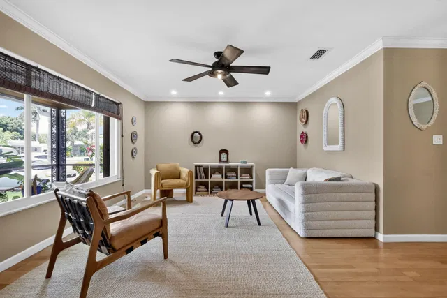  Residence photo 7