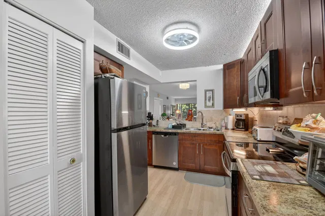 Unit 204 photo 11