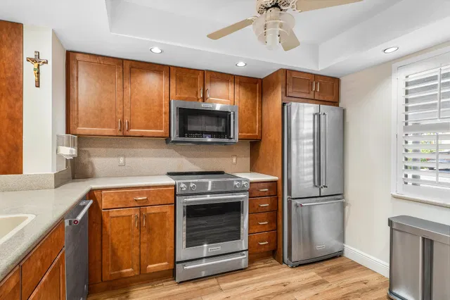 Unit 154 photo 7