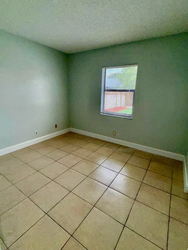 Residence photo 4