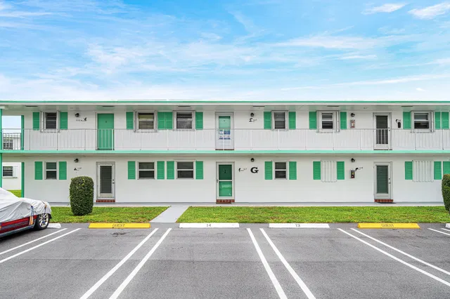 Unit 207 photo 12