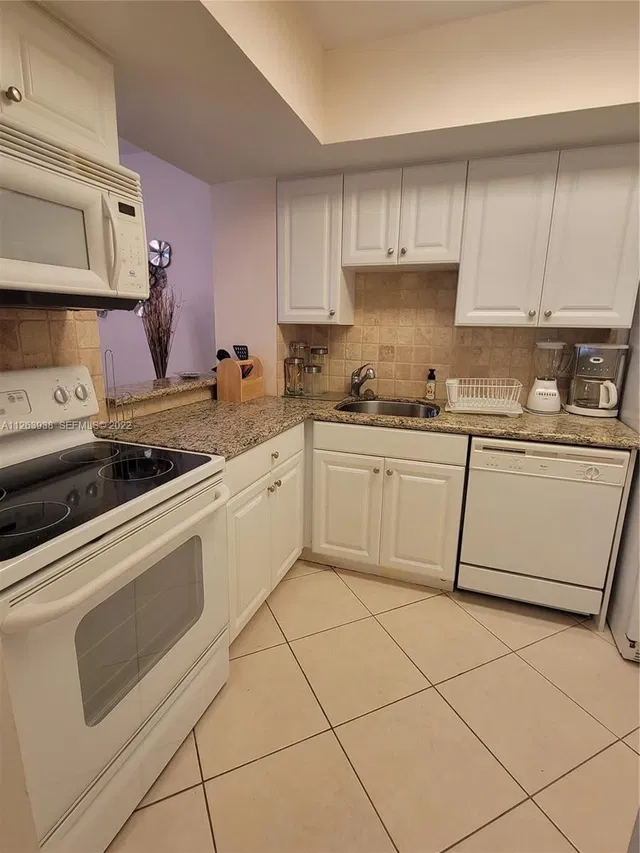  Unit 1015 photo 9