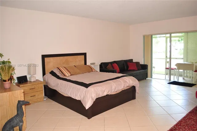  Unit 1015 photo 12