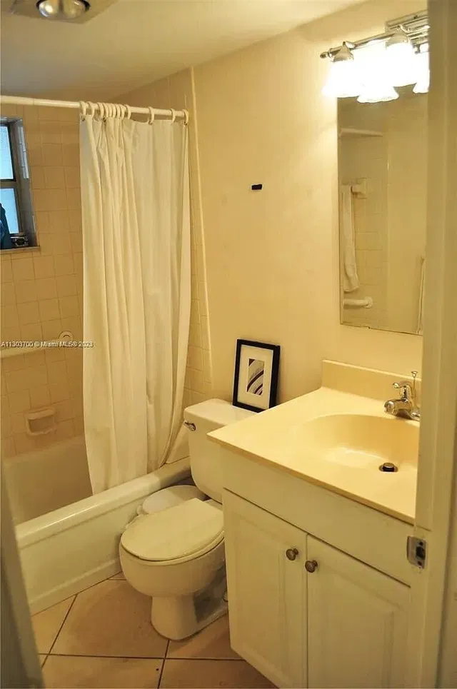  Unit 1015 photo 14