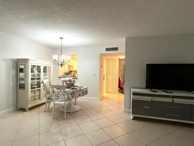  Unit 1015 photo 15