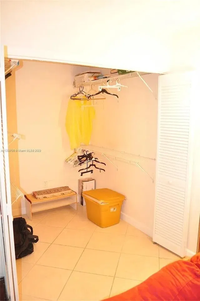  Unit 1015 photo 17