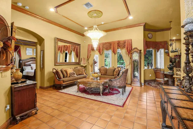  Residence photo 4
