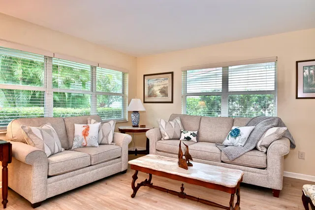 SoSo West Palm Beach Residence photo 6
