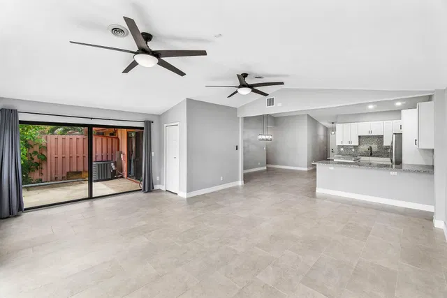 Residence photo 14