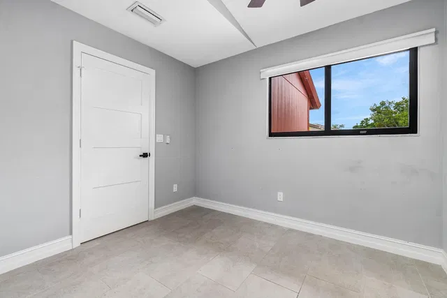 Residence photo 17