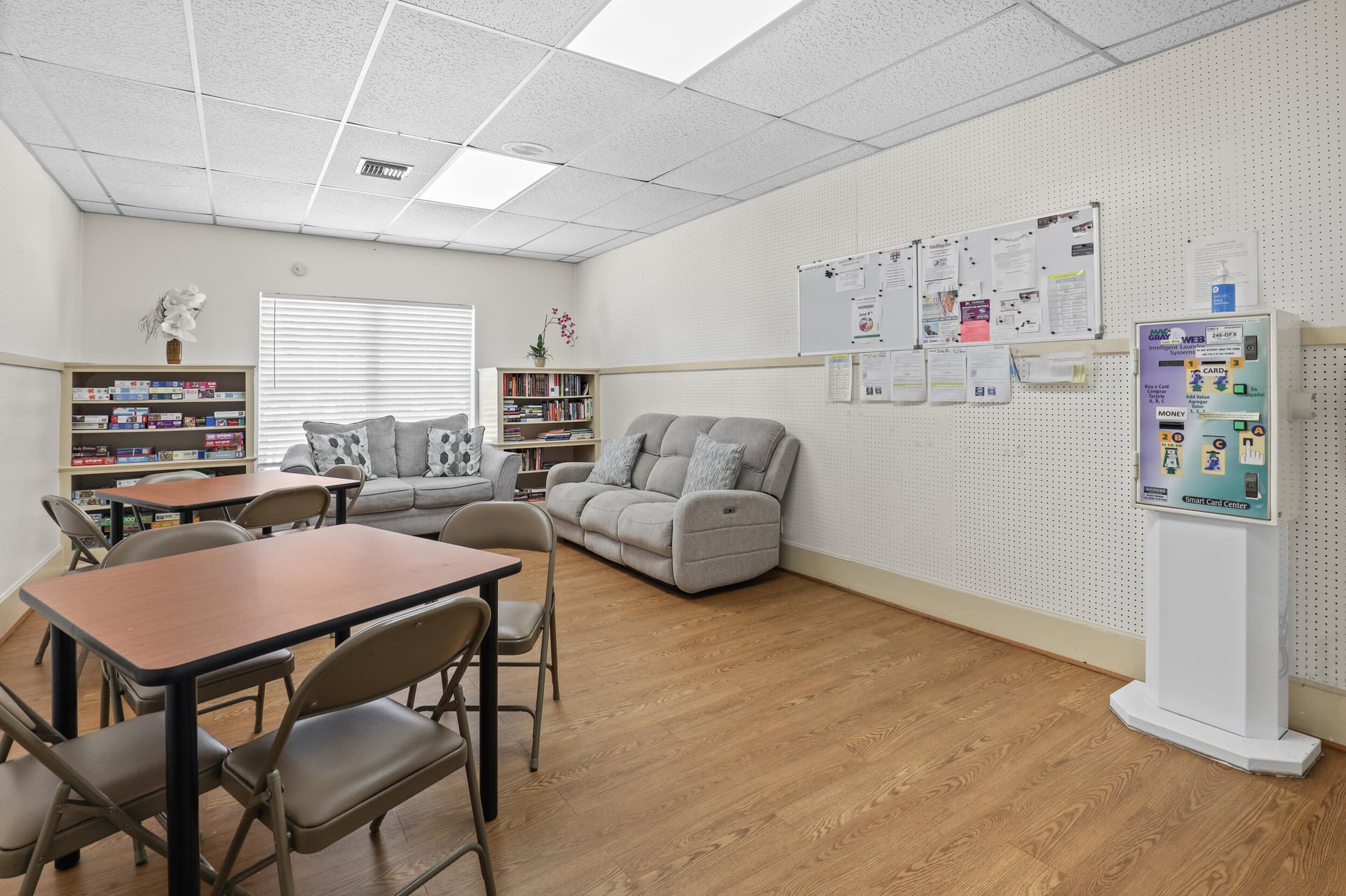  Unit B photo 32