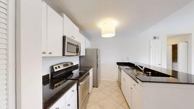Unit 10-307 photo 2