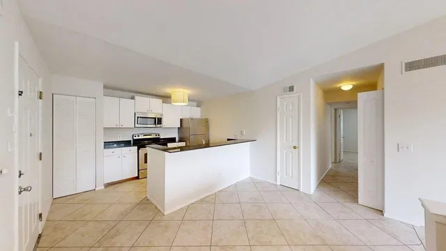 Unit 10-307 photo 3