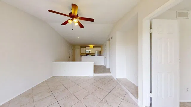Unit 10-307 photo 5