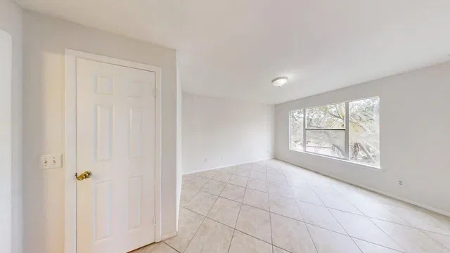Unit 10-307 photo 7