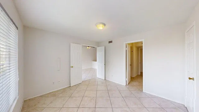 Unit 10-307 photo 8