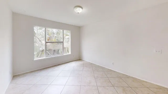 Unit 10-307 photo 9