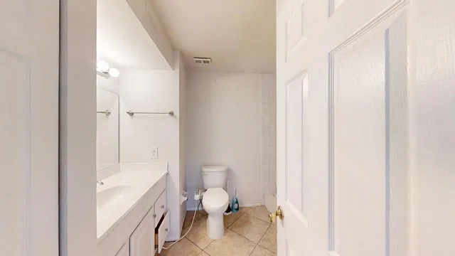 Unit 10-307 photo 11
