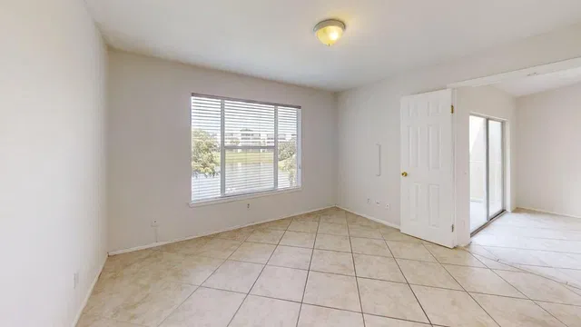 Unit 10-307 photo 16