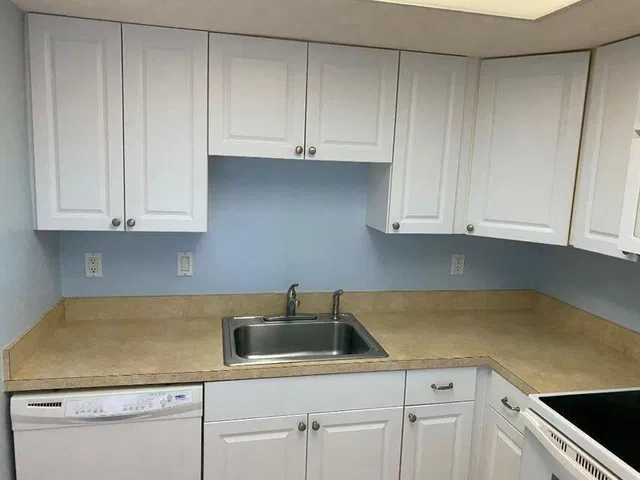 Unit 112 photo 5