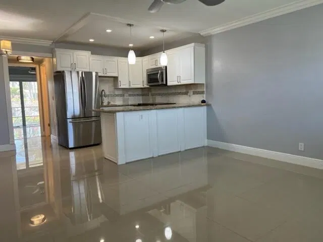 Unit 211 photo 2