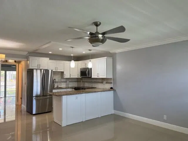 Unit 211 photo 3