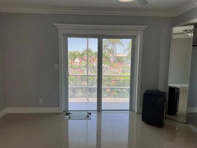 Unit 211 photo 8